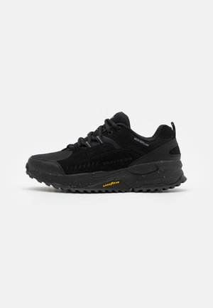 NIC TRAIL - Trainers - black