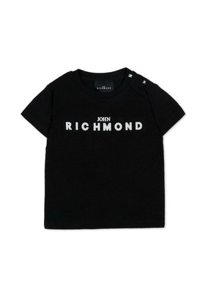 Maglietta nera a maniche corte per bambino piccolo con scritta bianca "JOHN RICHMOND" sul davanti e due piccoli bottoni sulla spalla sinistra.