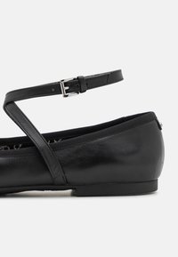 MICHAEL Michael Kors COLLETTE FLEX BALLET - Bailarinas con hebilla - black