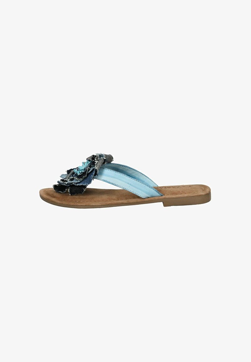 Blå flip-flop sandal med et blomsterdesign lavet af filt denim. Glatte stropper og en tekstureret brun sål.