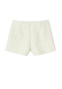 Shorts en tweed blanc avec un tissu texturé et des accents métalliques subtils, coupe droite. Sans accessoires visibles ni poches.