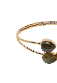 Złota bransoletka o fakturowanej powierzchni, z dwoma łezkowymi szarymi kamieniami osadzonymi w gładkich metalowych obręczach na obu końcach.