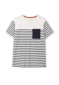 T-shirt z krótkim rękawem w białym kolorze z granatowymi poziomymi paskami. Posiada kieszeń na piersi. Wykonany z bawełny, z okrągłym dekoltem.