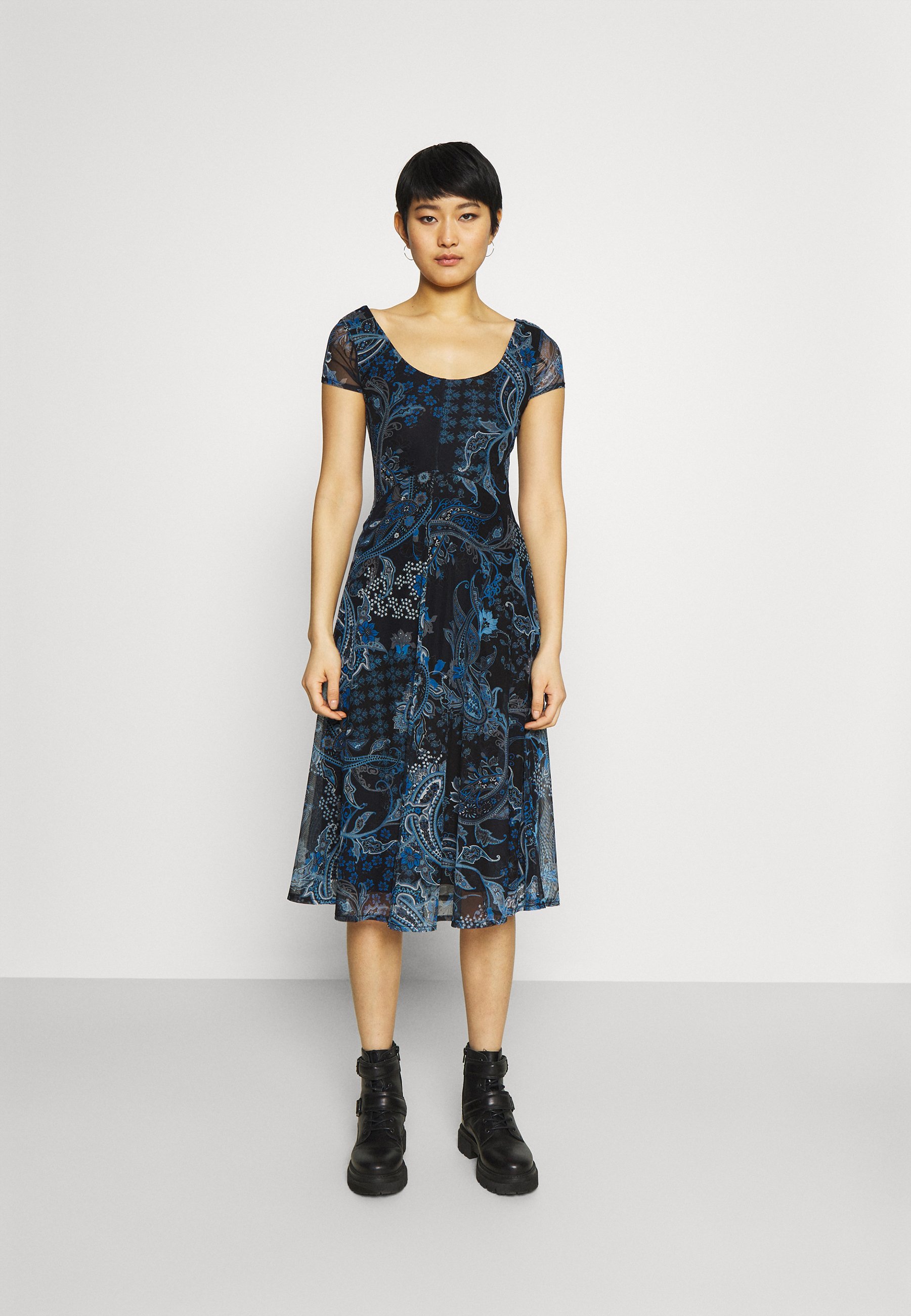 zalando robe desigual