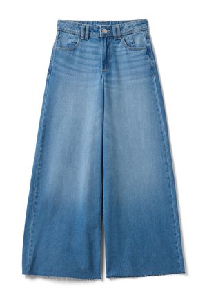 Jeans di denim azzurro chiaro a gamba larga con vita alta, passanti per cintura, tasche frontali e orlo grezzo.