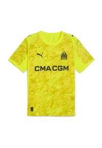 Żółta koszulka sportowa Puma z abstrakcyjnym wzorem, czarnym logo sponsora CMA CGM oraz herbem Olympique de Marseille z przodu.
