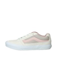Zapatillas bajas blancas y rosa claro que combinan materiales de ante y lona, cierre con cordones y suela de goma texturizada.