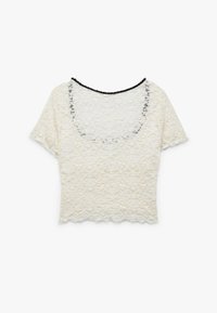 Spitzen-Top mit kurzen Ärmeln in Off-White, mit gewelltem Saum und kontrastierendem schwarzen Finish entlang des runden Ausschnitts. Strukturierte Blumenmuster in der gesamten Optik.