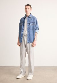 Thumbnail Image 3