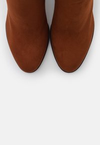 Tamaris Stivali sopra il ginocchio - brown