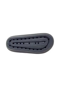 Suola di scarpa in gomma nera con un motivo testurizzato, caratterizzata da scanalature e fori di drenaggio. Forma arrotondata, progettata per aderenza e flessibilità.