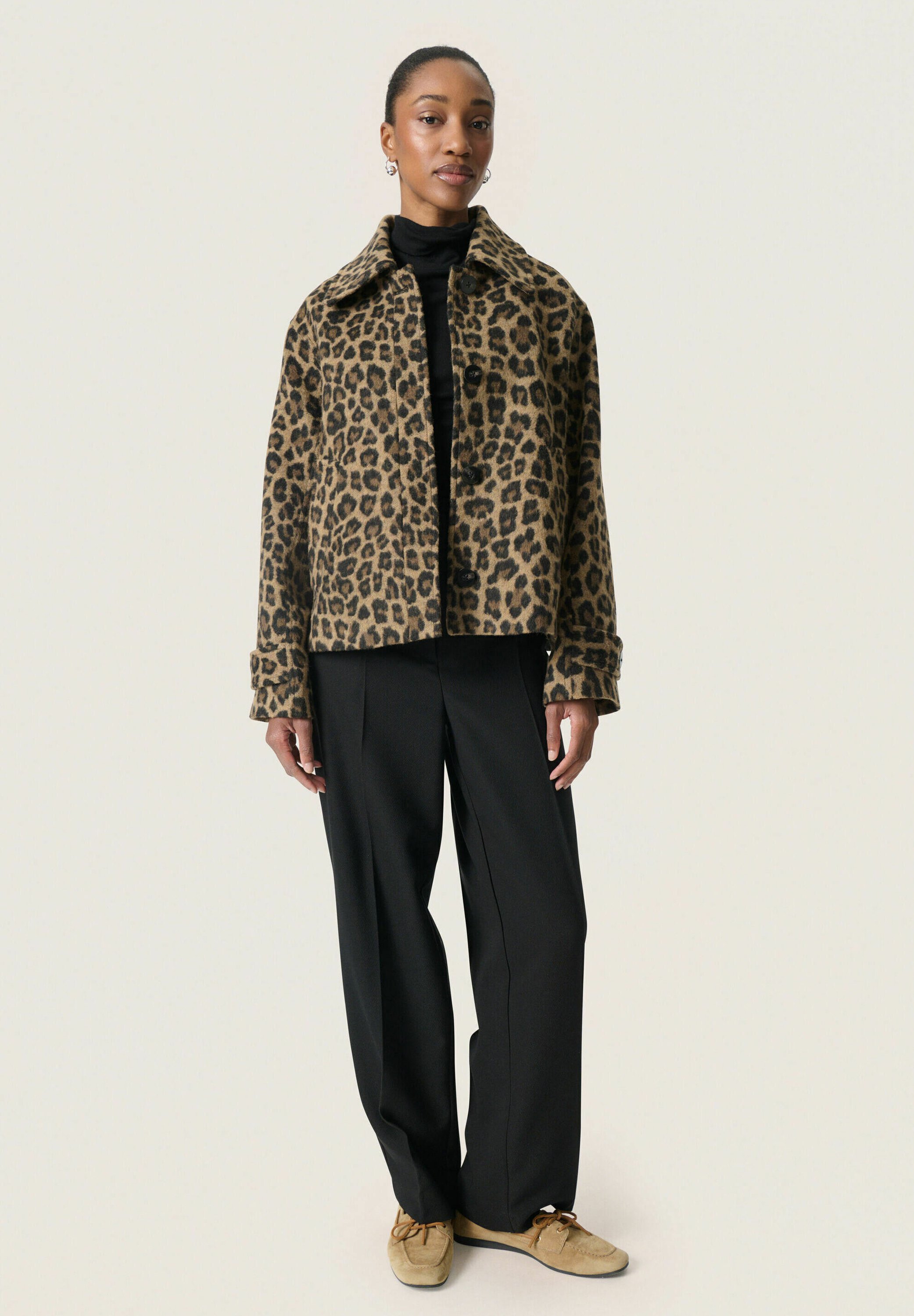 Soaked in Luxury SLLEONY AKELEJE - Summer jacket - leopard jaquard