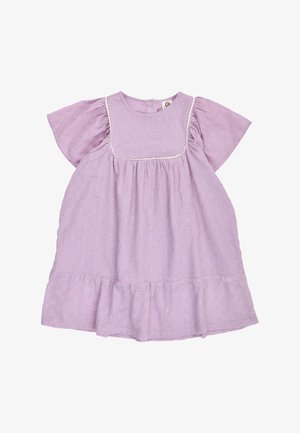 Robe bébé lavande avec manches bouffantes courtes, broderie florale, ourlet à volants et bordure blanche le long de l'encolure à encolure carrée.