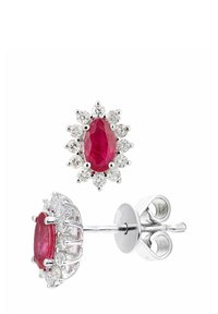 Ovalne rubinaste uhani z obročem belega diamanta, v srebru. Gladka površina, večplastni kamni in varno zapiranje na zatič.