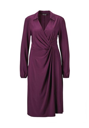 Abito lungo viola con maniche lunghe e colletto, design avvolgente e dettagli arricciati in vita. Realizzato in tessuto morbido, presenta un orlo fino al ginocchio.