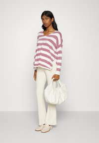 ONLY MATERNITY OLMAMALIA V-NECK - Pulover - spiced apple/cloud dancer