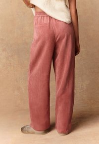 Next REGULAR FIT - WIDE SOFT  - Pantalones - pink