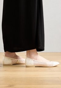 Balerinos stiliaus laivutės - ivory glam