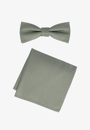 Graue, strukturierte Fliege mit passendem Einstecktuch, beide mit einem gewebten Muster und einer festen, strukturierten Form.