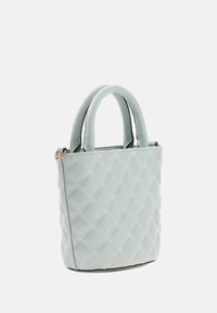 Gewatteerde mini handtas in licht mintgroen leer met dubbele handvatten, witte stiksels en een gestructureerde vorm; voorzien van een gouden hardware-accent.