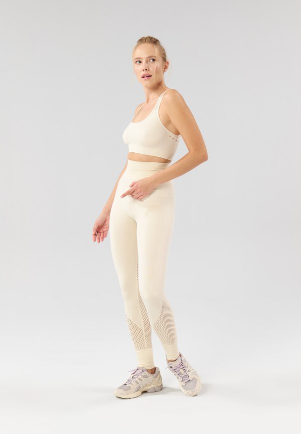 SEAMLESS SPORTS BRA - Sport-BH mit mittlerer Stützkraft - beige