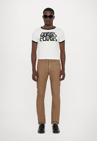 Ludovic de Saint Sernin QUEER POWER UNISEX - T-shirt con stampa - white