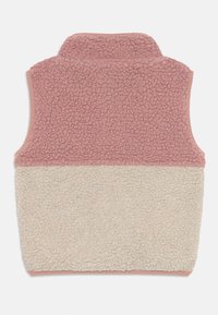 Fleece-Weste mit hohem Kragen; verfügt über weiche, strukturierte Abschnitte in Rosa und Creme, mit einer glatten Borte entlang der Kanten.