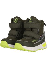 Grüne Softshell-Wanderschuhe mit zwei Klettverschlüssen, weißer Außensohle und neonfarbenen Akzenten, die ein schwarzes grafisches Detail an der Seite aufweisen.