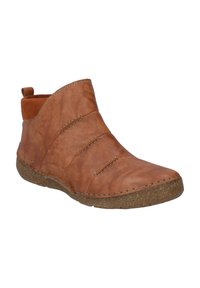 Bottine en cuir marron avec une finition texturée, des détails cousus, un design bas et une semelle en caoutchouc. Présente un petit talon et une languette.