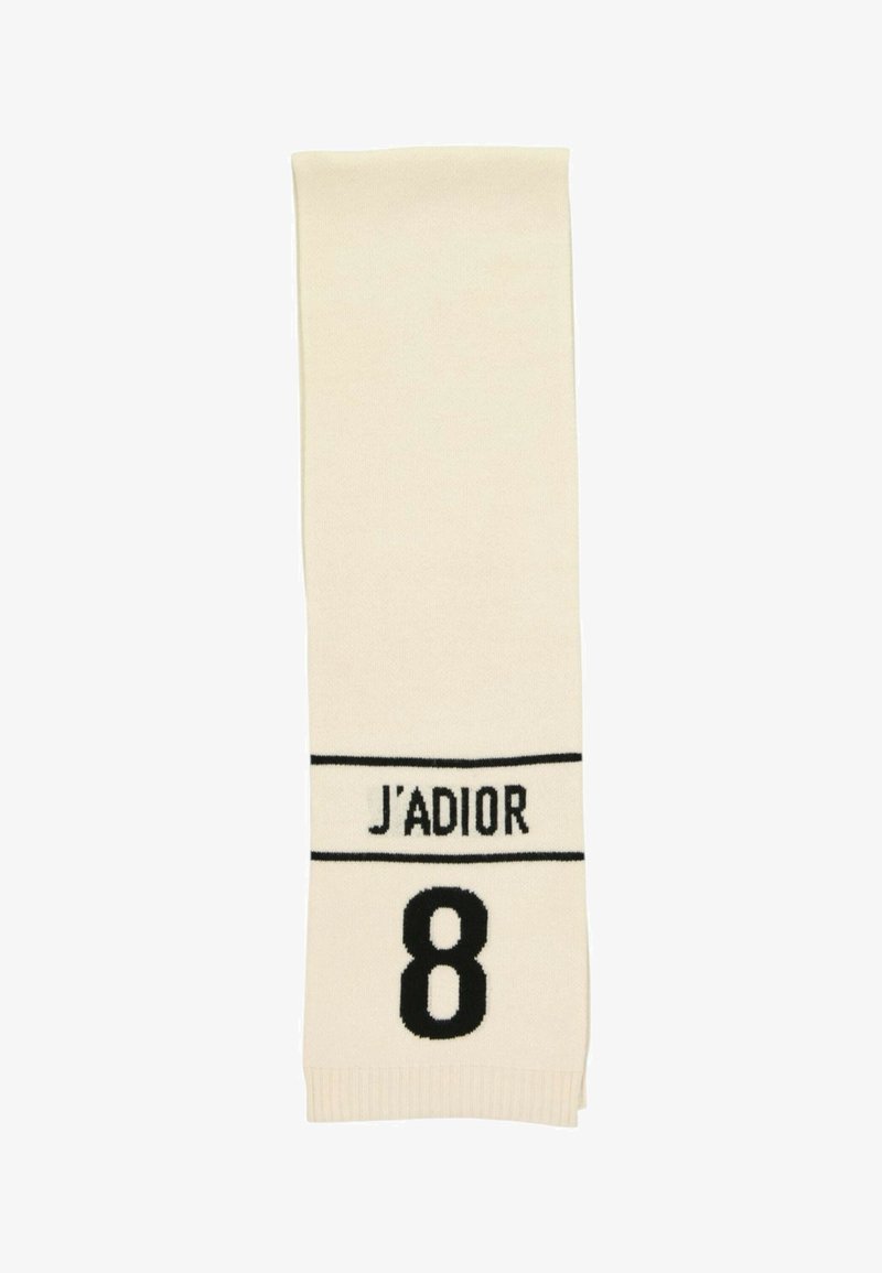 Écharpe tricotée couleur crème avec texte noir "J'ADIOR" et le numéro "8" près d'une extrémité.