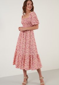 LELA REGULAR FIT - Vestido informal - rose