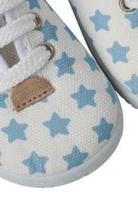 Pisamonas ESTRELLAS - Baby shoes - celeste