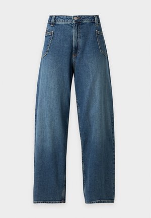 Vero Moda Curve, VMCZELDA POCKET BARREL JEANS  - Τζιν χαλαρής εφαρμογής - medium blue denim