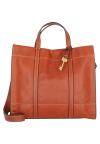 Sac fourre-tout en cuir brun avec deux poignées courtes et une bandoulière amovible. Présente des coutures blanches et un accent en forme de clé en or.