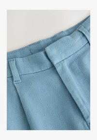 Ausgewählt, light blue