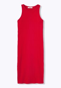 Robe sans manches rouge avec une texture côtelée, longueur genou, présentant un col rond et sans embellissements ni motifs supplémentaires.