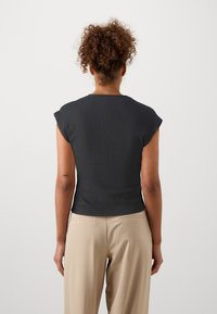 ONLY Tall ONLHILLERY VNECK - T-shirt basic - black