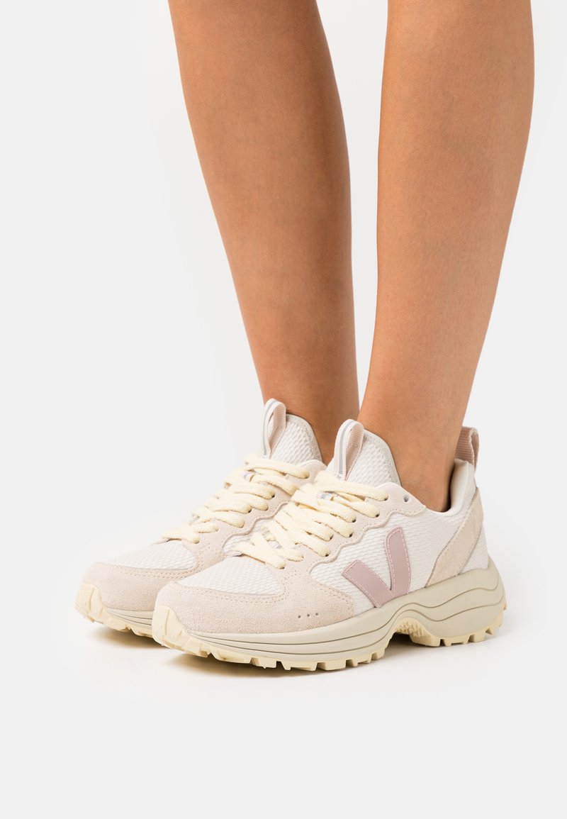 veja venturi black olive