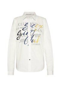 Camicia bianca a maniche lunghe con chiusura a bottoni, caratterizzata da testo grafico in blu e giallo. Tessuto liscio con colletto classico e orlo arrotondato.