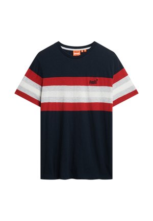 Camiseta de algodón con rayas horizontales en azul marino, rojo, blanco y gris. Cuello redondeado y pequeño logo en rojo en el pecho.