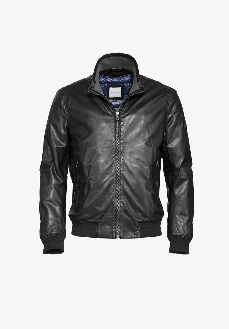 Chaqueta de piel negra con cierre de cremallera, puños y dobladillo acanalados, y un cuello gris. El interior cuenta con un forro azul. Textura suave.