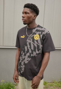 Puma BVB BORUSSIA DORTMUND FTBLCULTURE+ TEE - Sporto klubų atributika - black/shadow gray