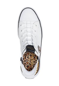 Weißer Sneaker mit einem schlanken Design, Schnürung vorne und schwarzem Akzent. Bietet eine Leopardenmuster-Einlegesohle und eine kleine Grafik an der Seite.