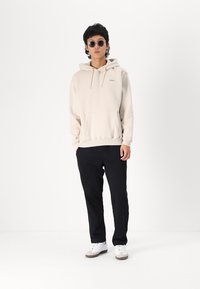Hollister Co. Relaxed Logo Hoodie - Sweater - french oak