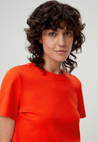 s.Oliver LEICHT VERKÜRZTES  - T-shirt print - dunkelorange