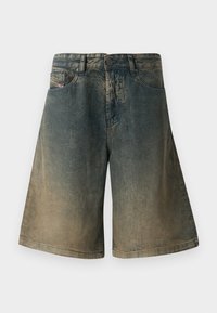 Shorts de mezclilla en un degradado de azul oscuro a beige claro. Presentan un diseño clásico de cinco bolsillos y cierre de botón metálico con costuras decorativas.
