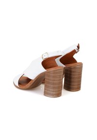 Desa Sandalen - white