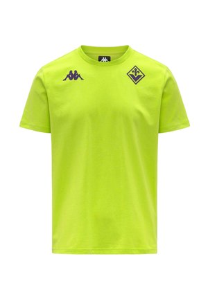 Maglietta sportiva a maniche corte verde giallo brillante con logo Kappa viola sulla spalla destra ed emblema del club di calcio Fiorentina sulla spalla sinistra.