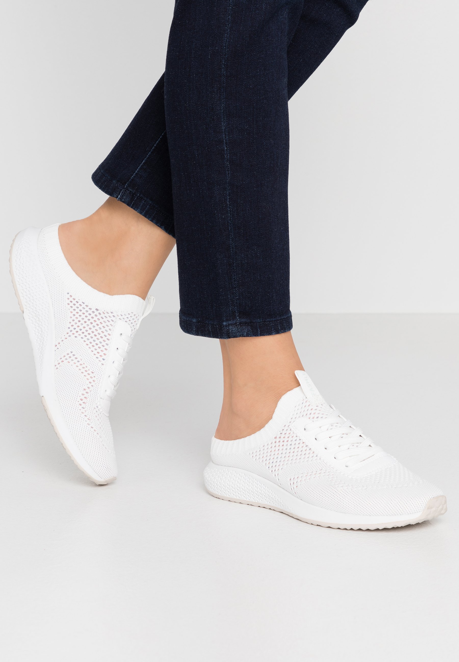 Tamaris Sneakers Fashletics 1-24711-24 zwart 36 - Lage sneakers - Shopa
