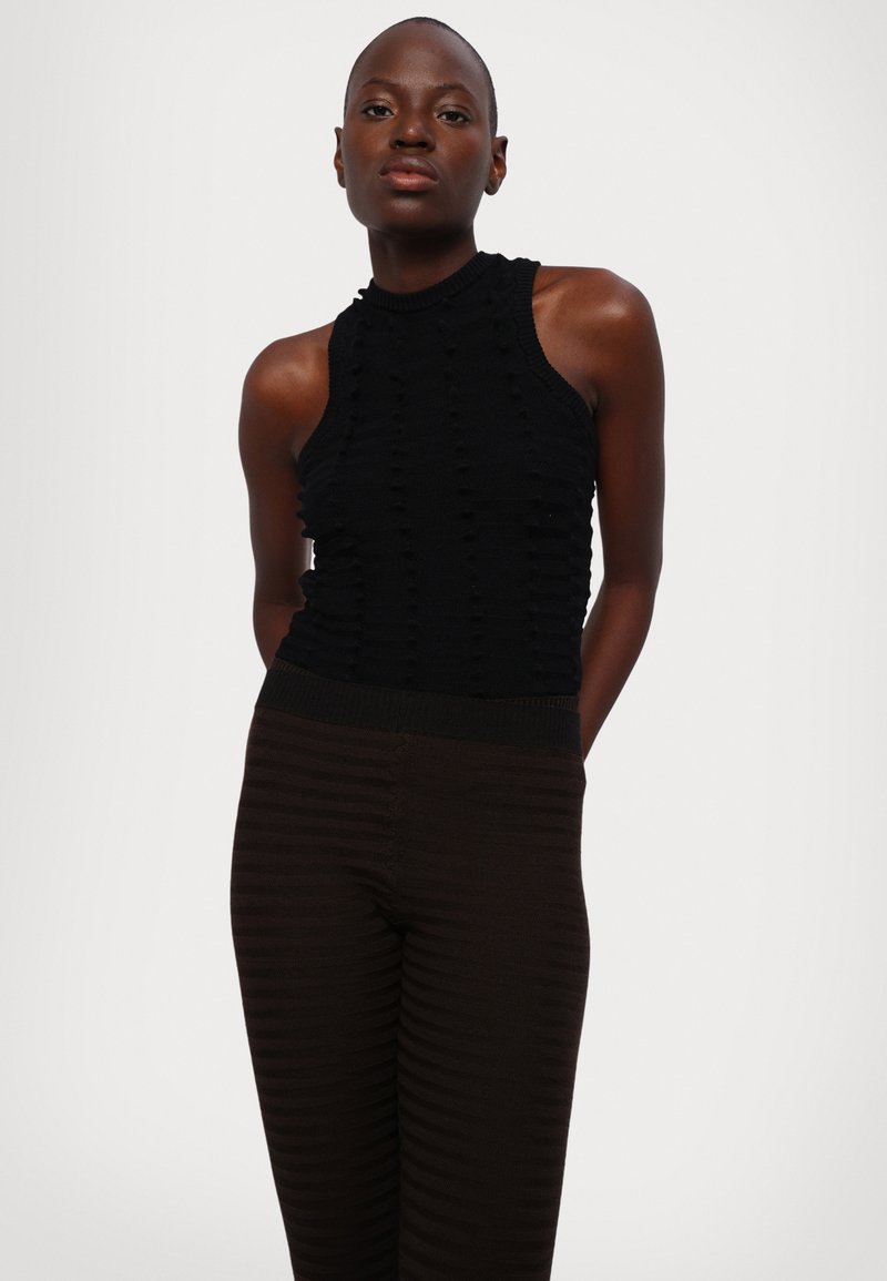 Chet Lo MAXI SPIKE GRADIENT TROUSERS - Stoffhose - brown